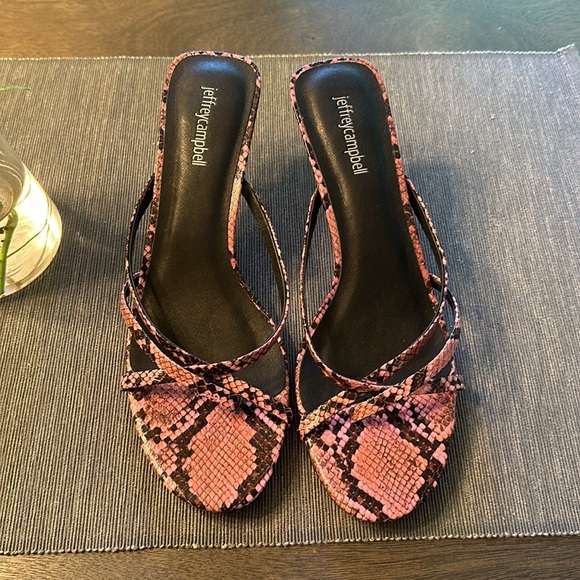 Jeffrey Cambell Kitten thong sandals - Picture 2 of 4